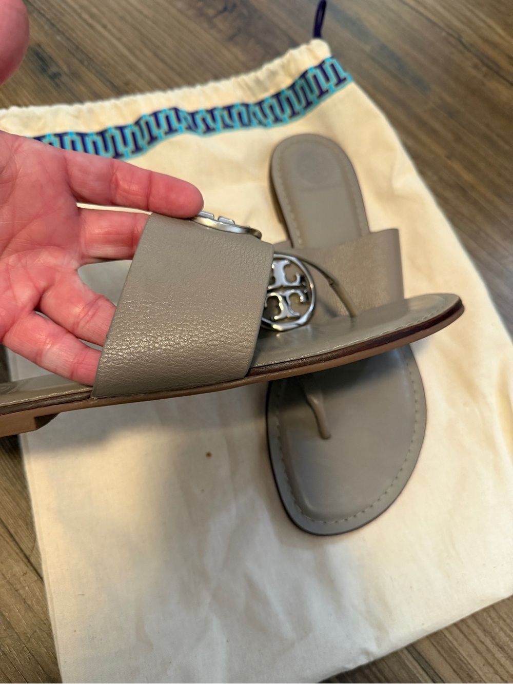 Tory Burch gray Leather soft comfy sandal Stamped Care size 9 - Picture 6 of 9